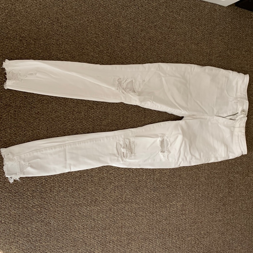 White American Eagle ripped jeans. They are a size 2-regular.